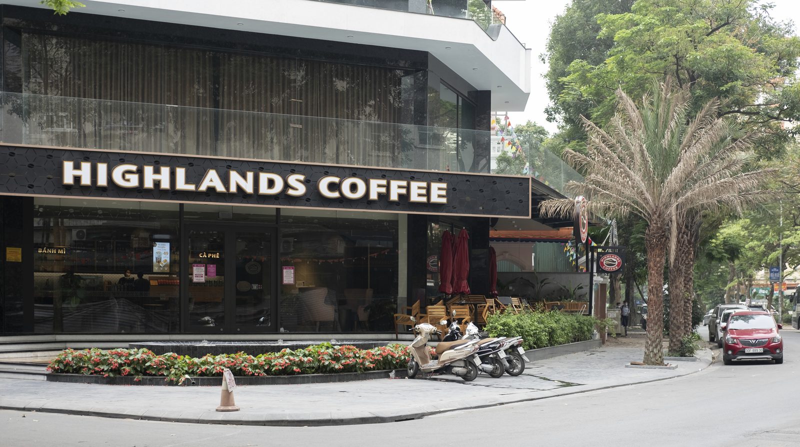 Case study: Highlands Coffee và logo mới "Là của chúng mình"