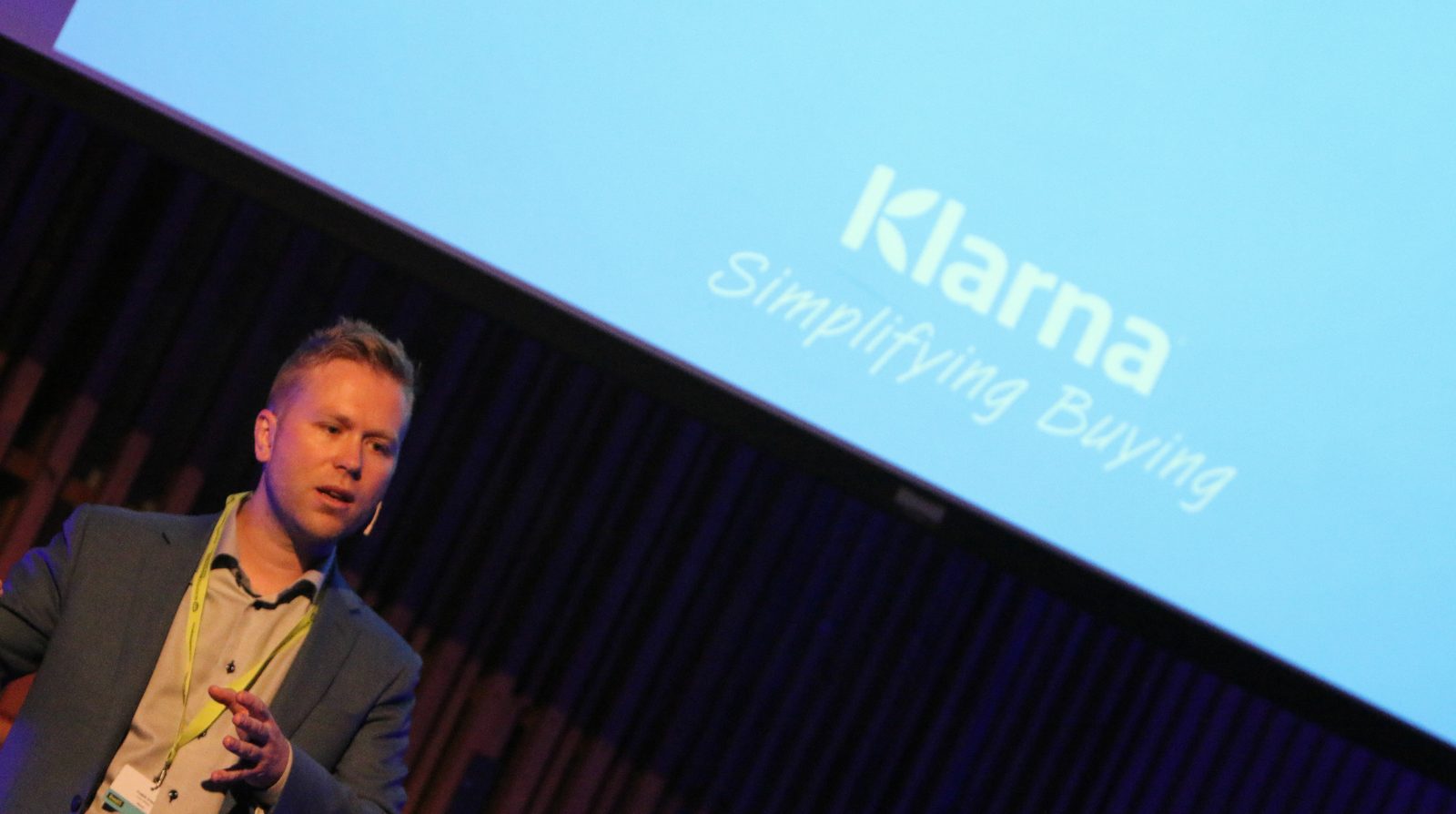 Thương hiệu Klarna trên màn hình thuyết trình