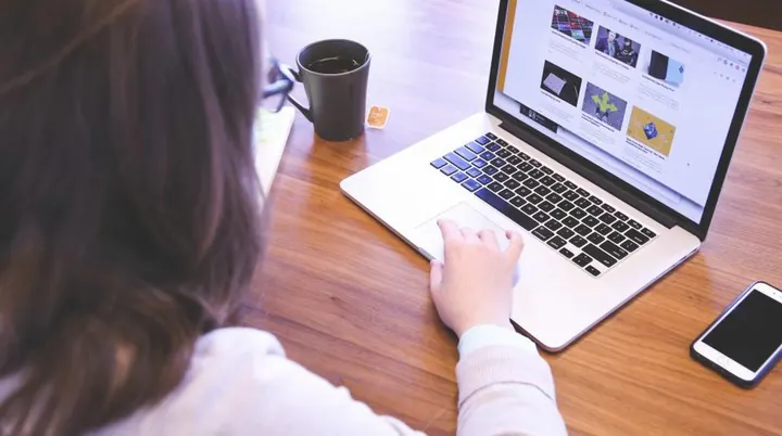 Trang dịch vụ được AI giới thiệu: tối ưu để được chọn
