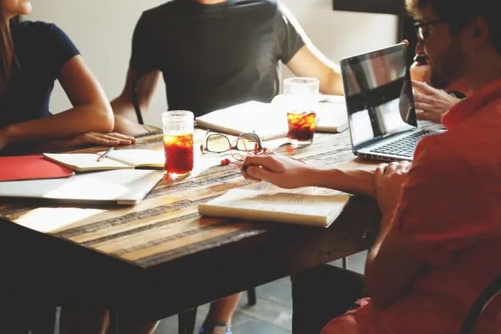 Tin tức: Gartner dự báo 40% ứng dụng doanh nghiệp nhúng AI agent cuối 2026