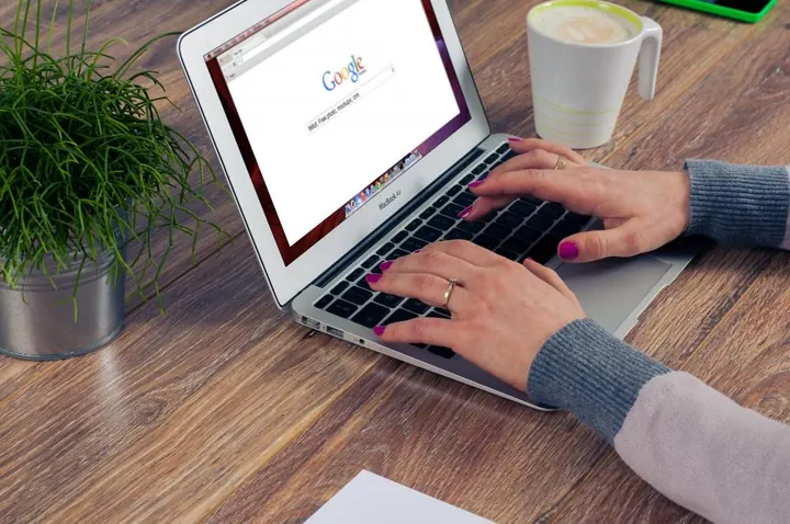 Tin tức: AI Overviews nuốt click - chỉ 1% người dùng bấm link trích dẫn