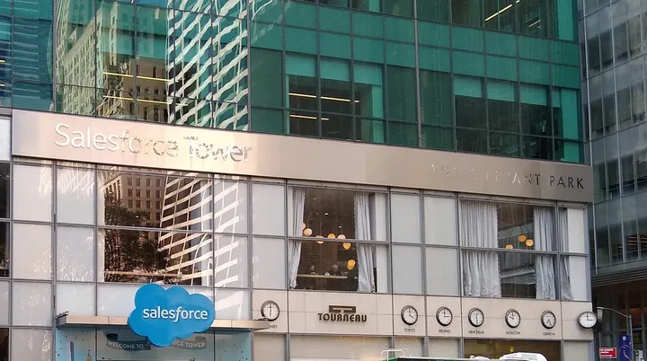 Salesforce ra 7 AI agent làm sẵn theo từng đầu việc