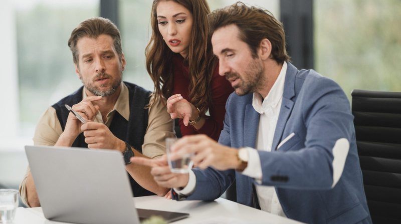 Phần mềm CRM tích hợp AI: 6 lựa chọn hay tự xây bằng AI Agent